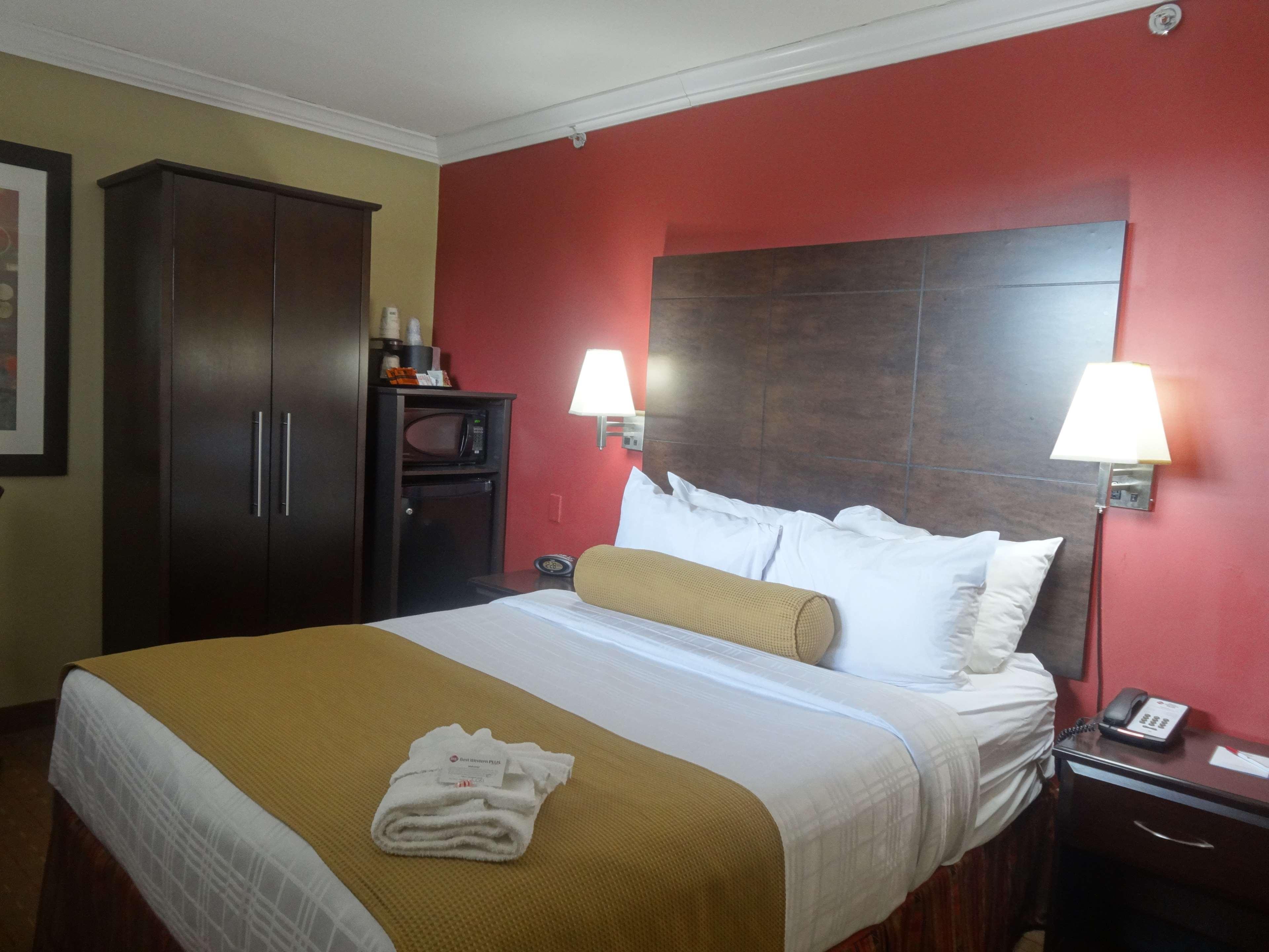 Best Western Plus Bowmanville Bagian luar foto