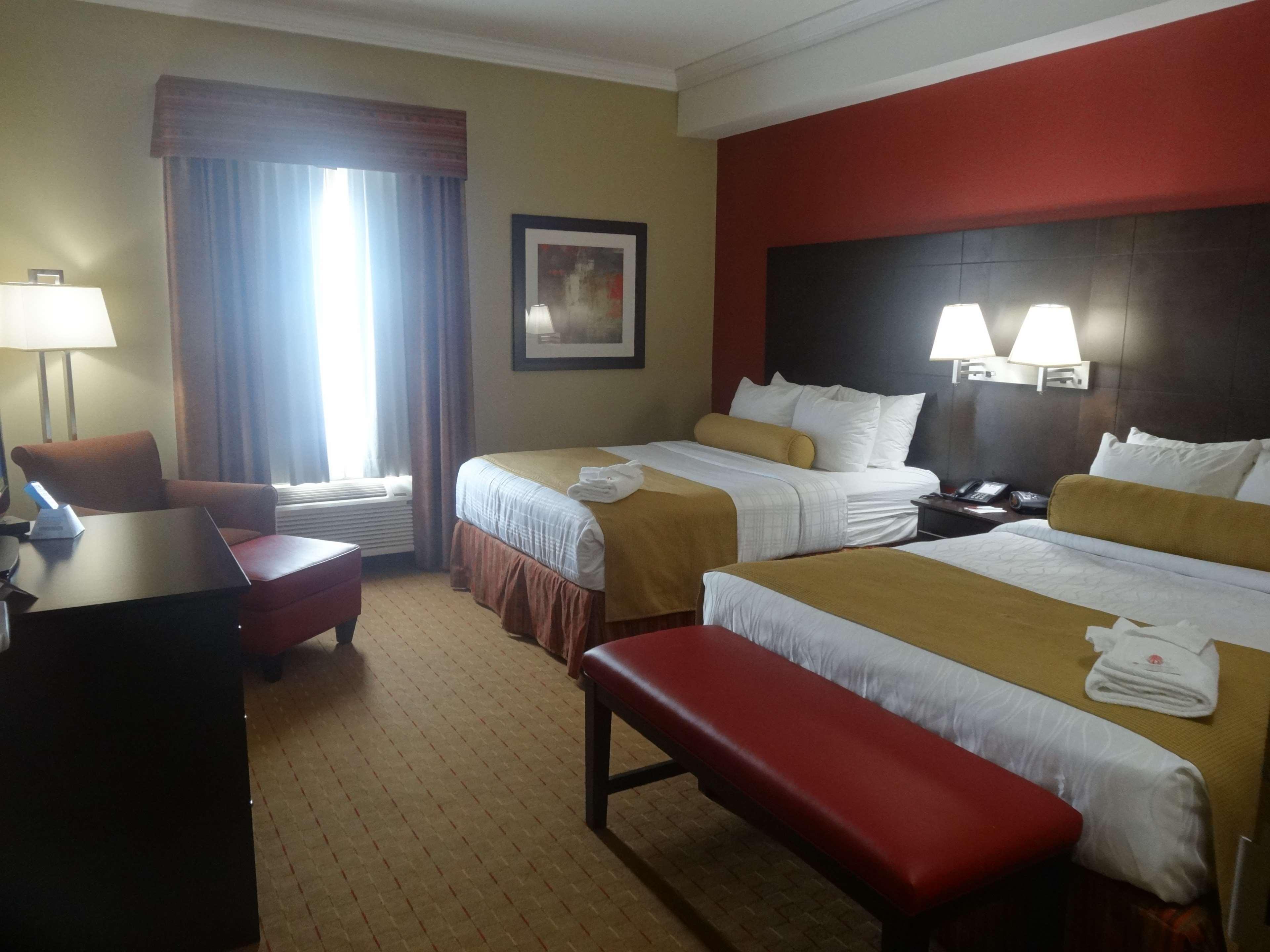 Best Western Plus Bowmanville Bagian luar foto