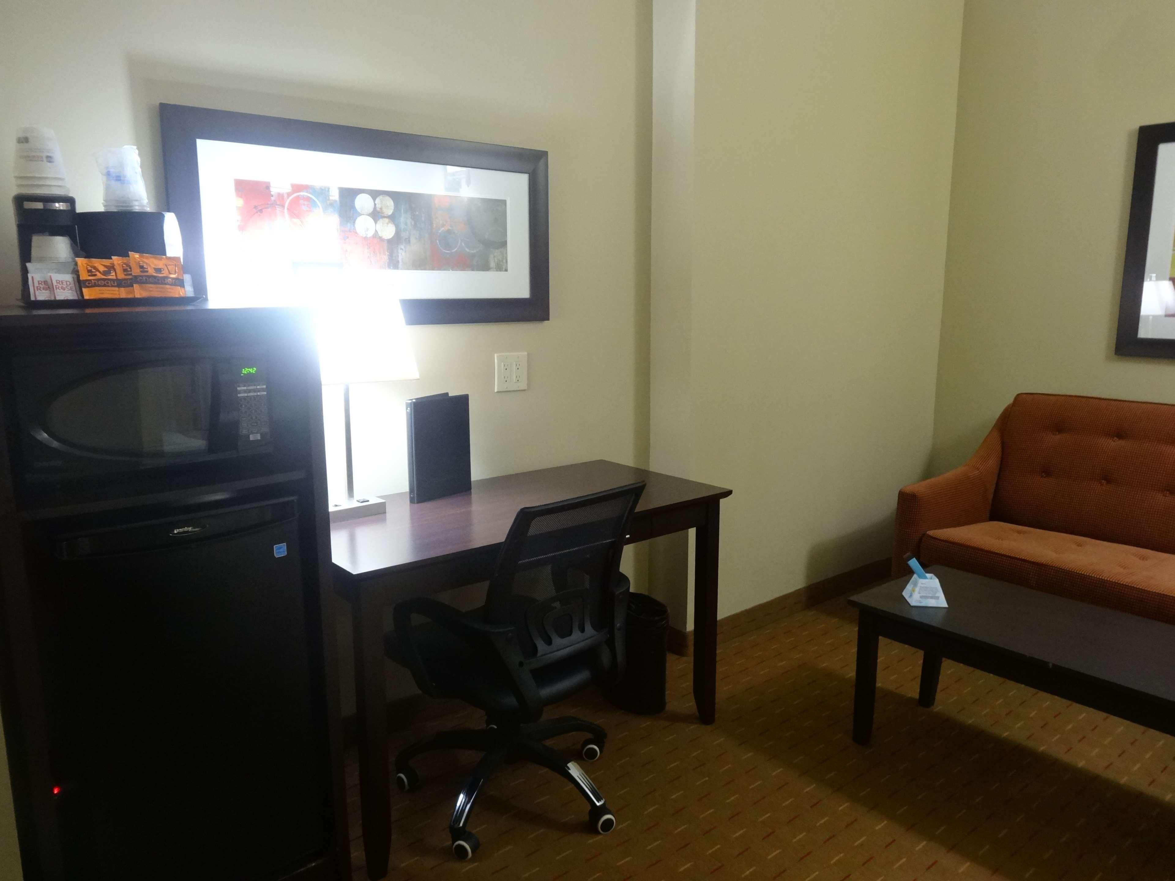 Best Western Plus Bowmanville Bagian luar foto