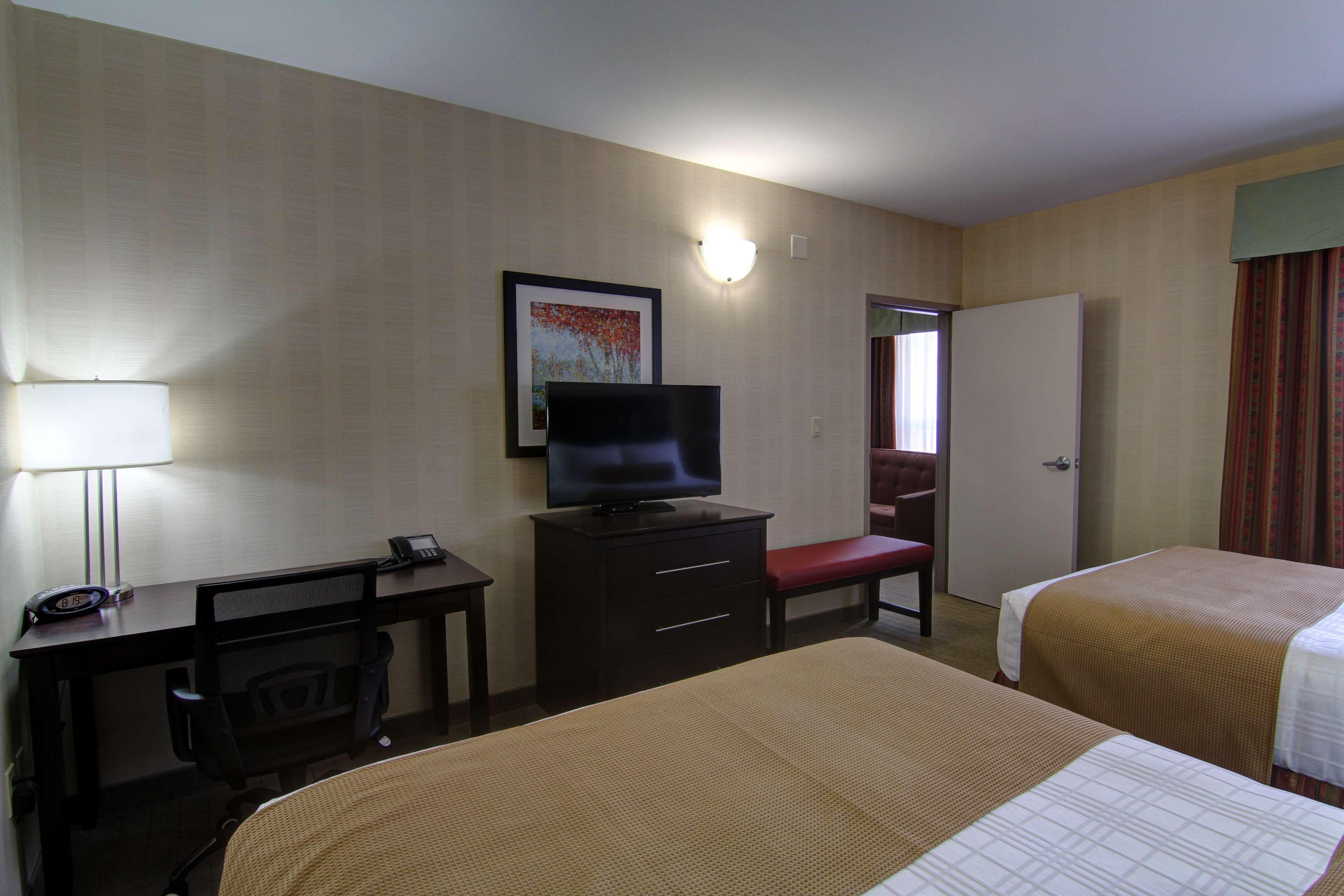 Best Western Plus Bowmanville Bagian luar foto