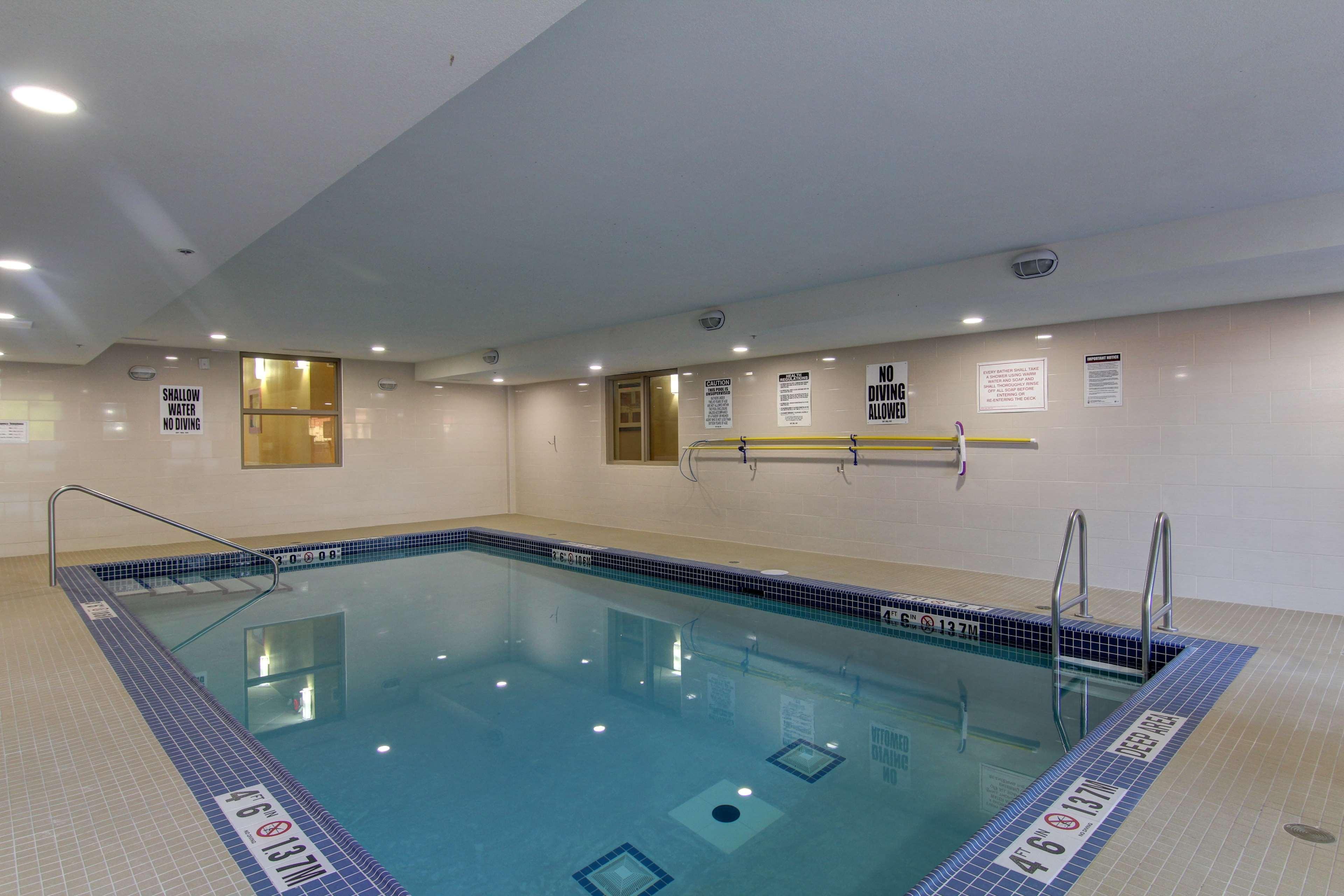 Best Western Plus Bowmanville Bagian luar foto