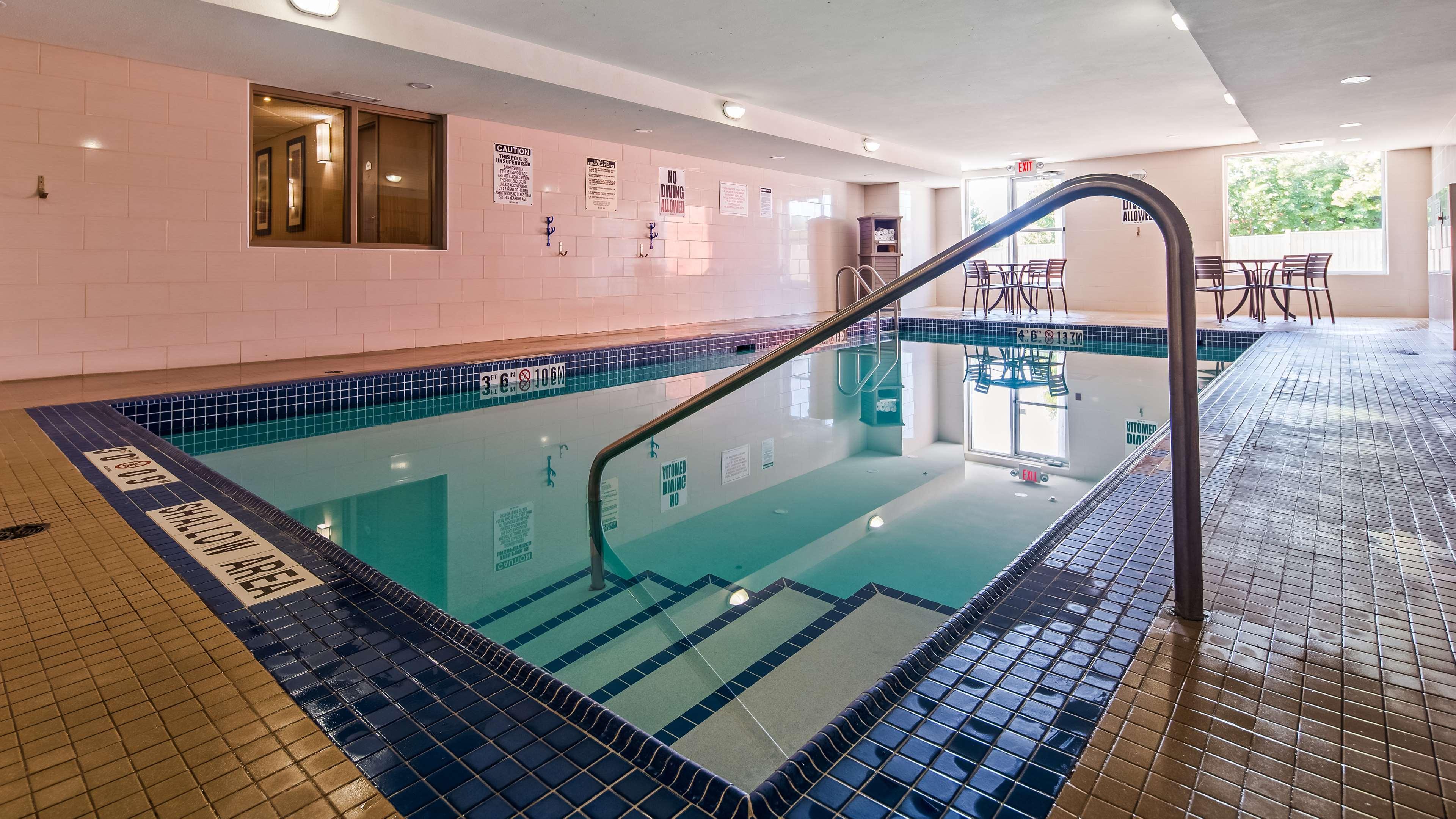 Best Western Plus Bowmanville Bagian luar foto