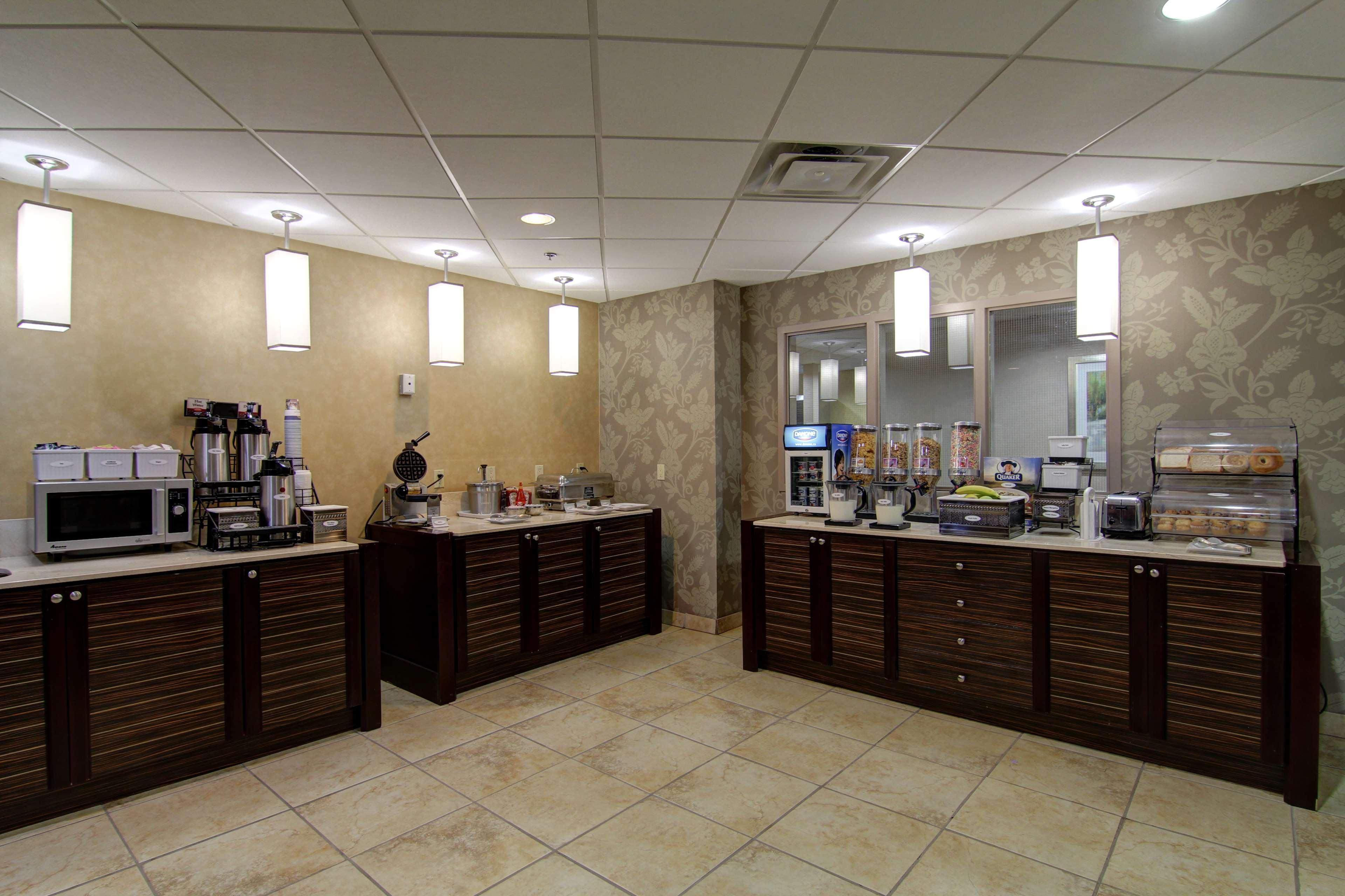 Best Western Plus Bowmanville Bagian luar foto