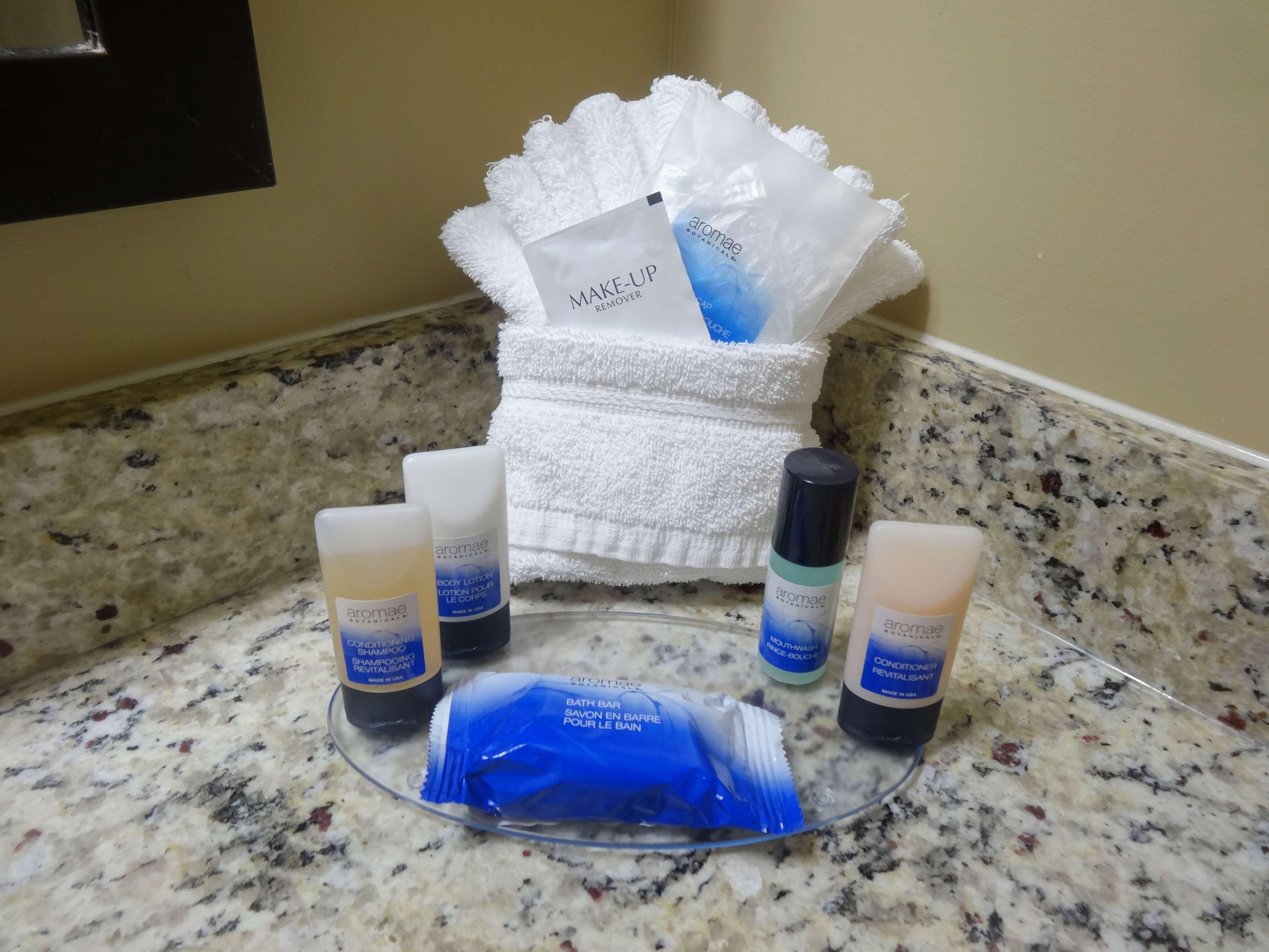 Best Western Plus Bowmanville Bagian luar foto