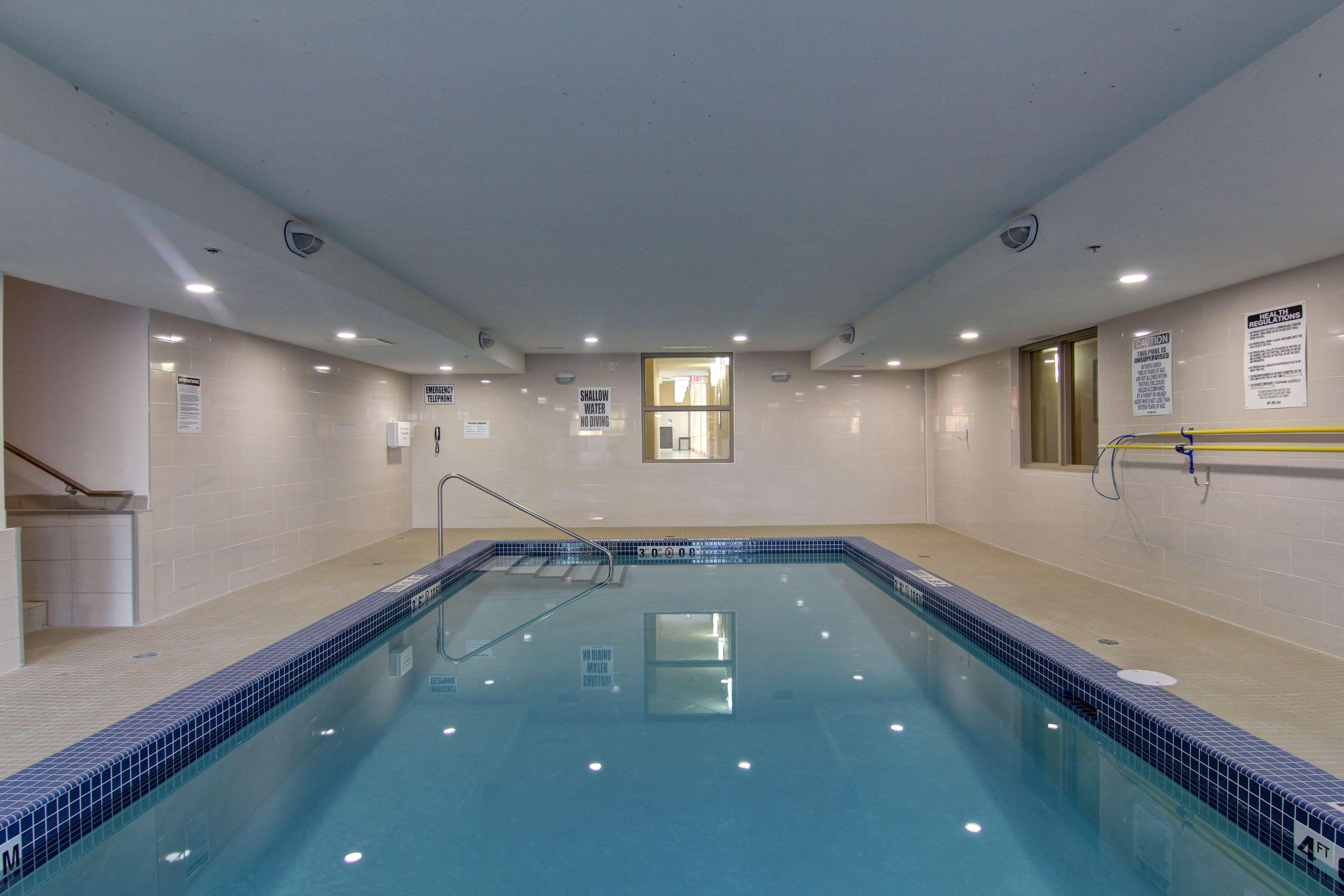 Best Western Plus Bowmanville Bagian luar foto
