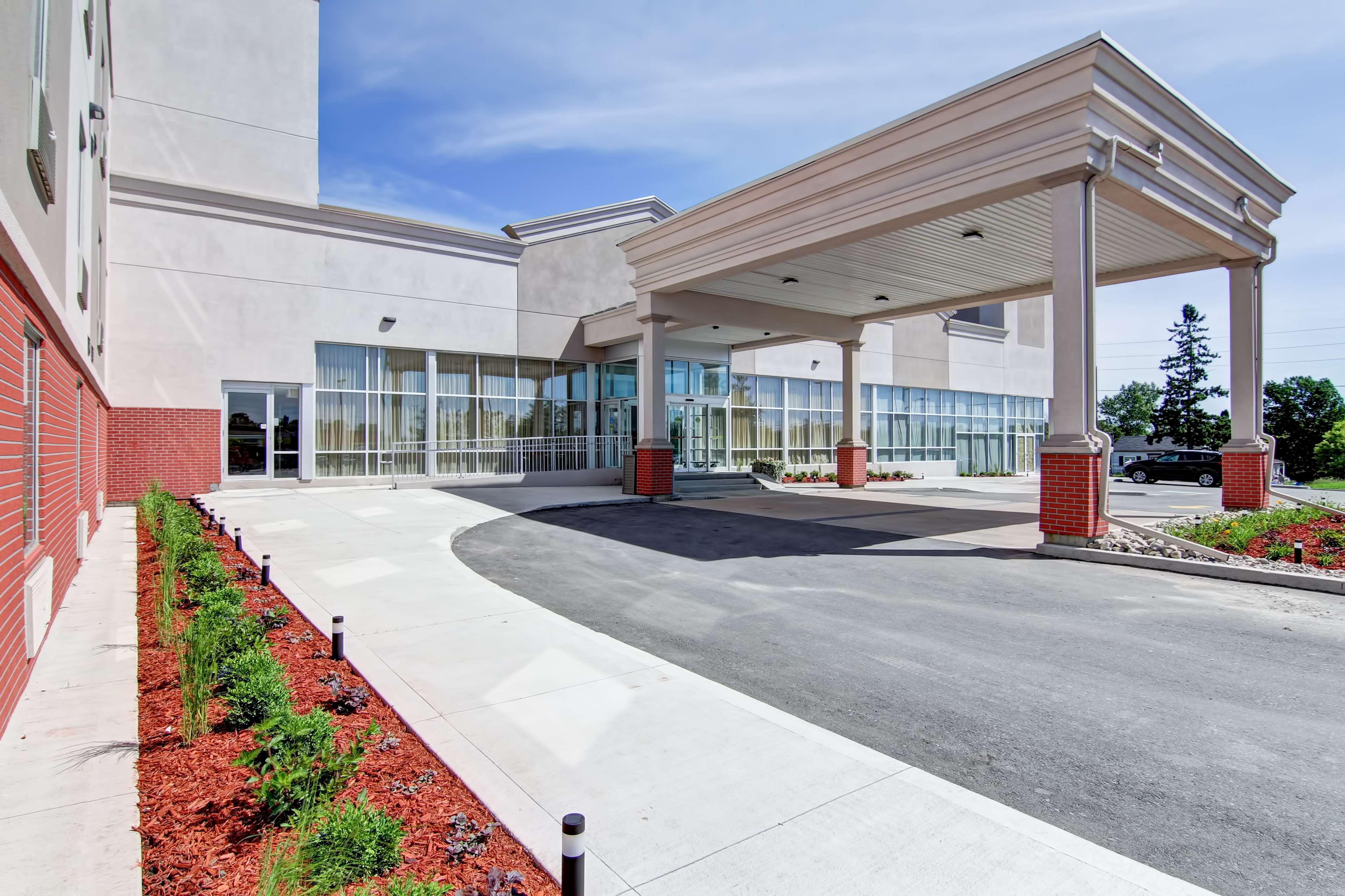 Best Western Plus Bowmanville Bagian luar foto