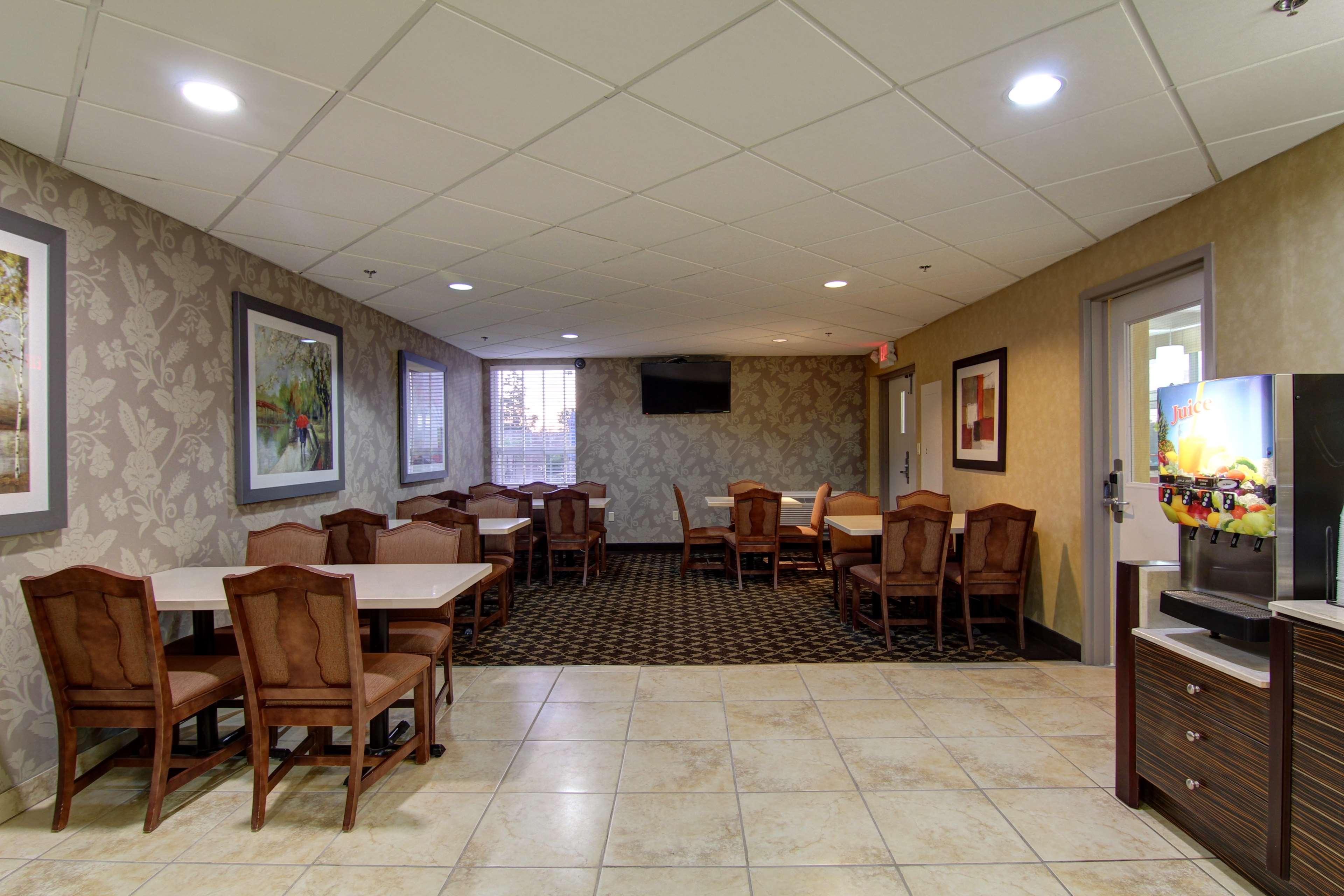 Best Western Plus Bowmanville Bagian luar foto
