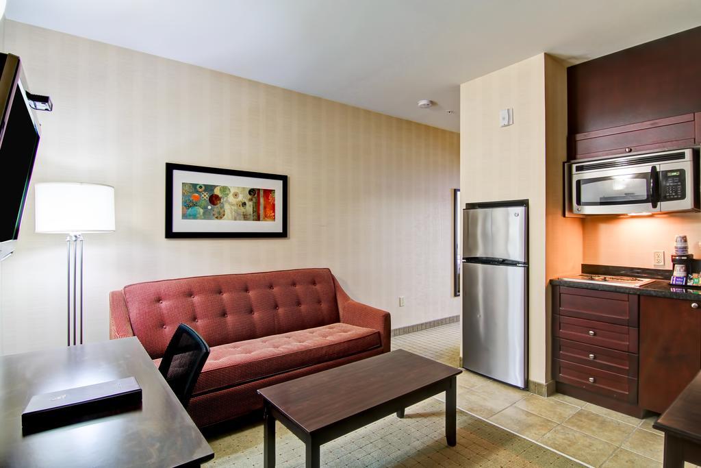 Best Western Plus Bowmanville Bagian luar foto
