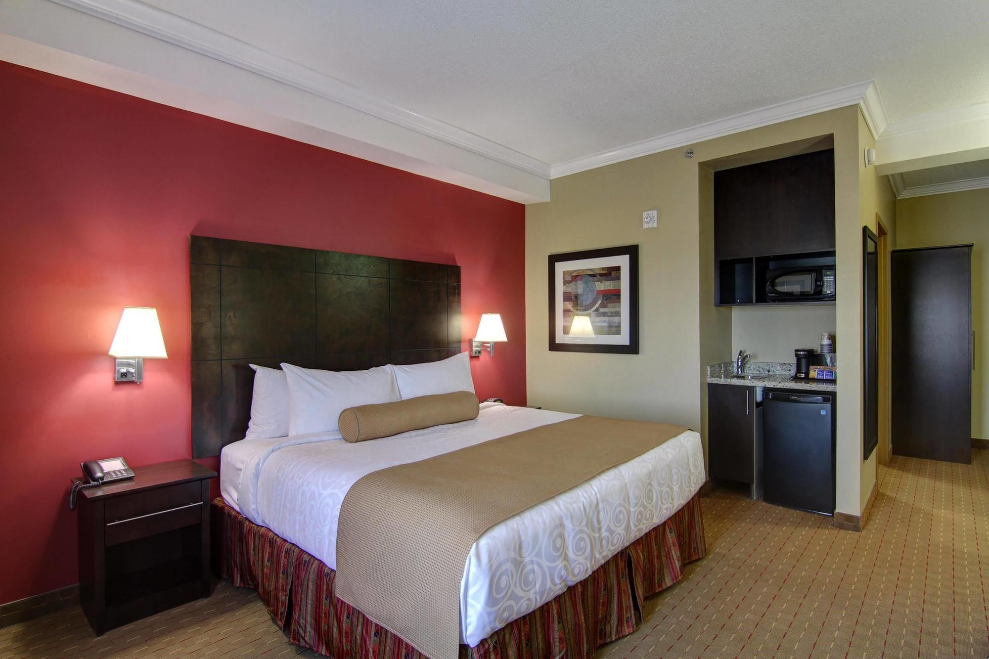 Best Western Plus Bowmanville Bagian luar foto