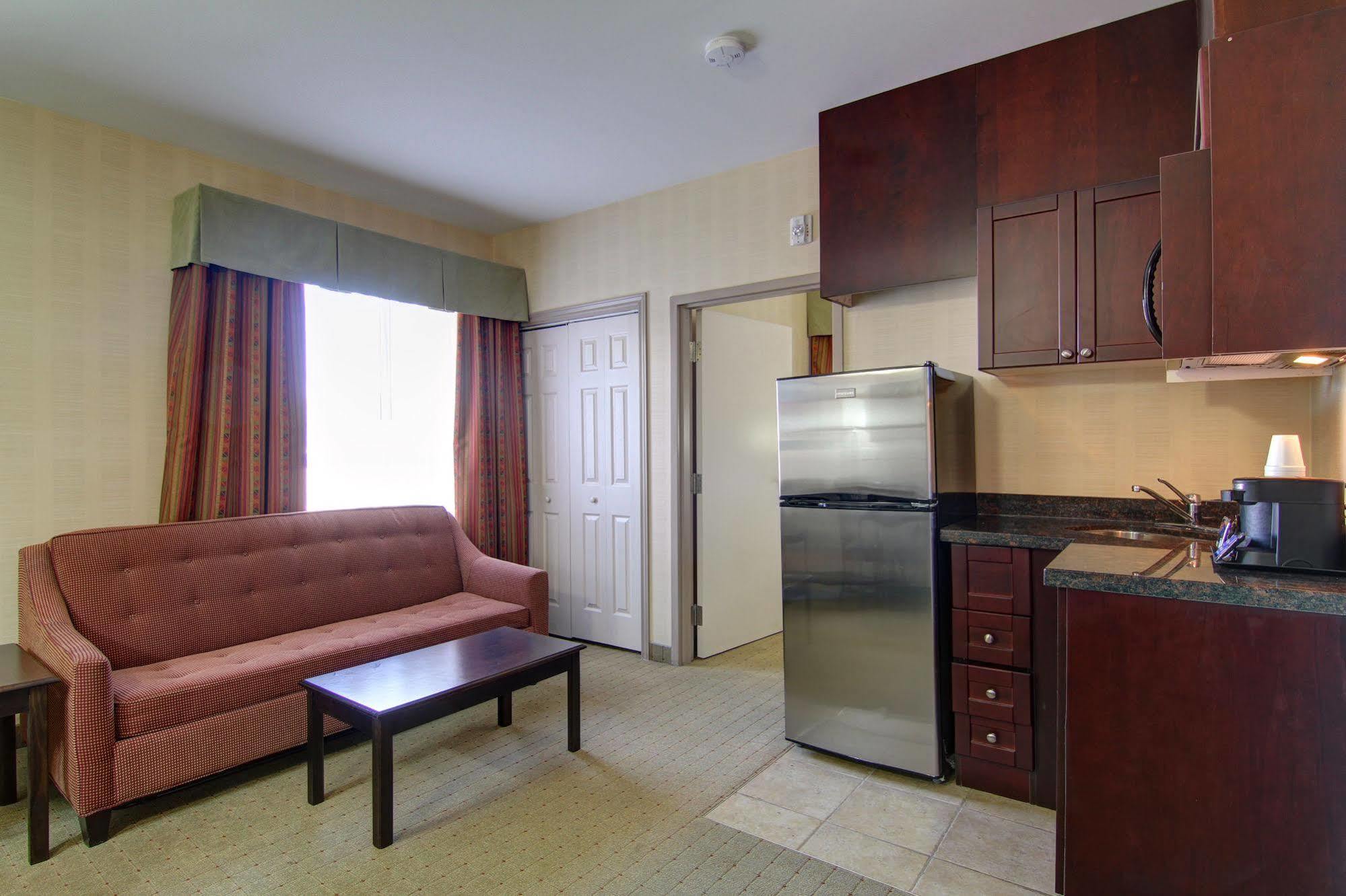 Best Western Plus Bowmanville Bagian luar foto