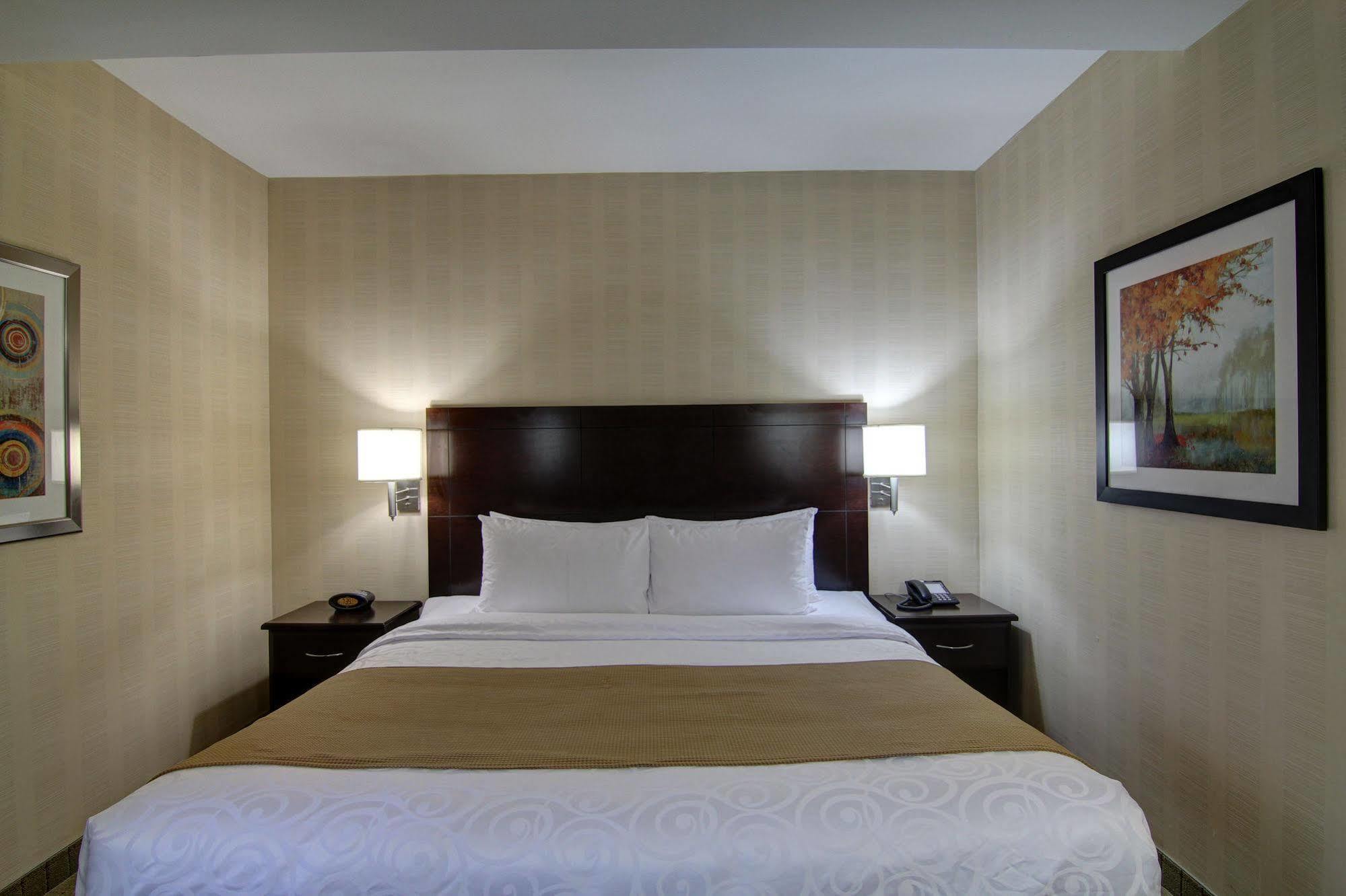 Best Western Plus Bowmanville Bagian luar foto