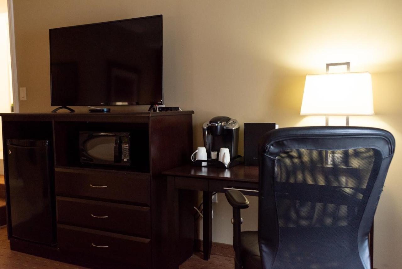 Best Western Plus Bowmanville Bagian luar foto